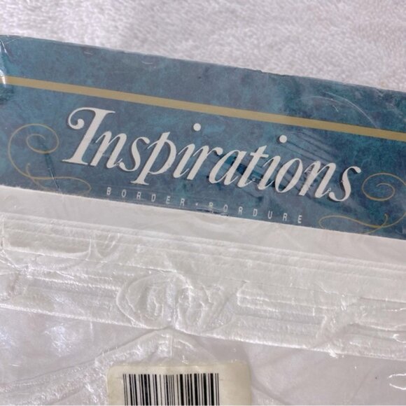 Vintage Inspirations White Textured Embossed Paintable Wallpaper Border Trim - Picture 3 of 11